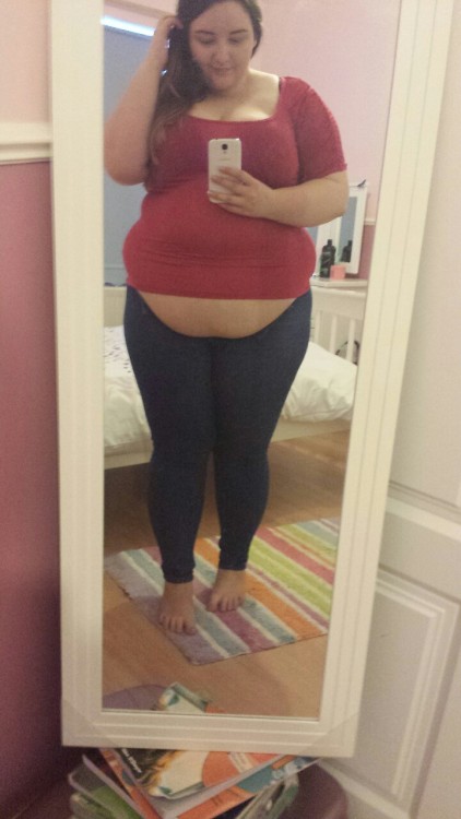 littlebiglolita:  When you reach 20 stone and have to take pictures in your old clothes coz you feel cute and fat af 