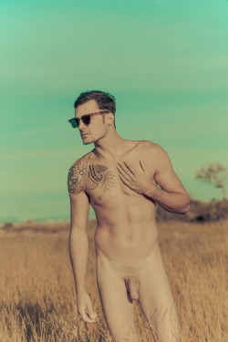 gonakedco:  boyswithoutbriefs:Naked outback gonaked.co   men’s