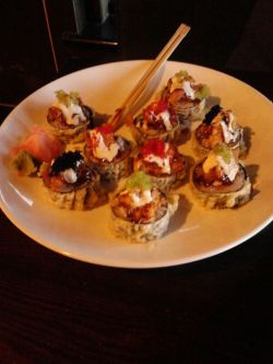 deliciousanddecadence:  debdee69:  King seafood sushi roll from