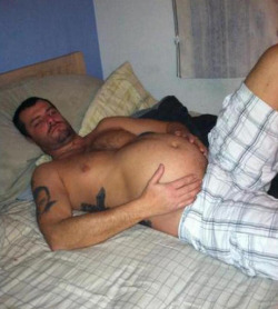 itsfunnycuz:  more bellies here :D