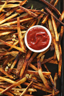 verticalfood: Crispy Baked Garlic Matchstick Fries (by Minimalist