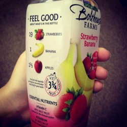 Having a yummy delicious morning ðŸ“ðŸŒðŸŽðŸ˜ #strawbwrries #banana #apples #bolthousefarms #fruitsmoothie #delcious #morning