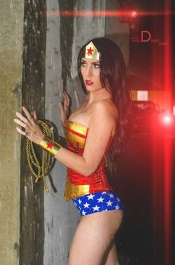 demonsee:  Wonder Woman  Cosplayer: Jenifer Ann * Photographer: