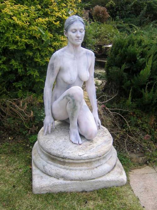 reversepygmalion:  Living statue bodypaint by Preger-FX.  Awesome!