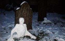 sixpenceee:  Graveyard Snowmen Whoever has the talent and creativity