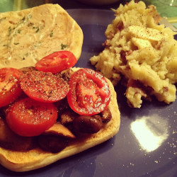 veganfeast:  Mushroom sandwich with roasted garlic balsamic mayo!