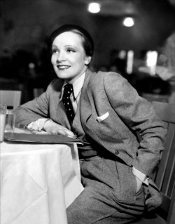 wehadfacesthen:  Marlene Dietrich, 1932 