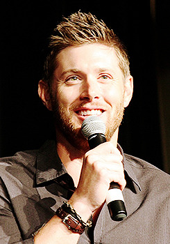 jensackles-blog:  Jensen Ackles @ NashCon 2011 (x) 