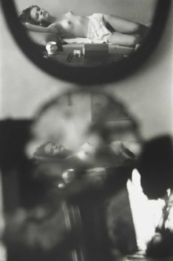 nobrashfestivity: Saul Leiter,The Young Violinist (Young nude