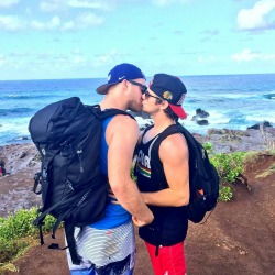 fuckyeahdudeskissing:  Fuck Yeah Dudes Kissing. A place to see