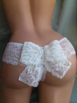 lucyloves-lingerie:  Bridal bow panties …. (Via: Lucy Loves