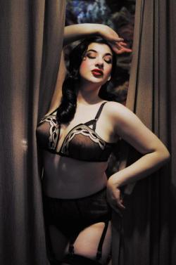 colieco:  (via How to Build the Perfect Vintage Lingerie Collection