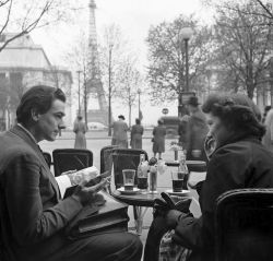 wehadfacesthen:  Paris, 1950, photo by Mark Kauffman