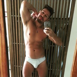 VENEZUELABULGE - Look At Me - Mirame