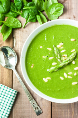 craving-nomz:  Quick Asparagus, Pea and Spinach Soup