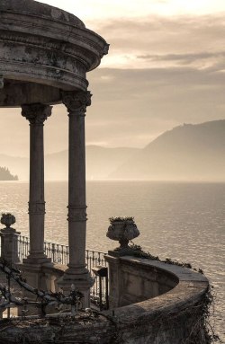 magic-of-eternity:  Lago di Como. Italy 