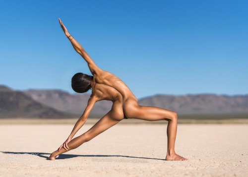 girlsdoingyoga: lustfunlive:  bnekkid83:      Physically[fit]speaking,99.9% of the things in life are best experienced naked.Deciding to take your yoga like you naturally mean it in middle of the dessert should be one of them.Other than a awesome day