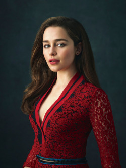 gentlemanboners:  Emilia Clarke. https://www.snapchat.com/add/gentlemanboners