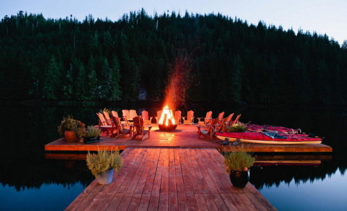 ’Tis the season … for dock parties!