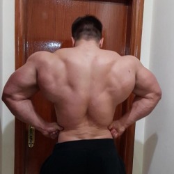 Regan Grimes - Lat spread while nearing 290lbs.