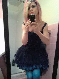 i-wear-my-sisters-clothes:  crossdresser  Oh yes what a cutey