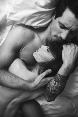 mirroredwithin: watchmeblow:   She buried her face in his shoulder