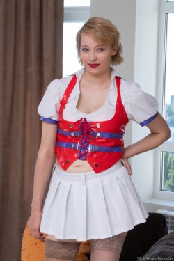 blkcoffee4me:Liz - Dirndl be damned