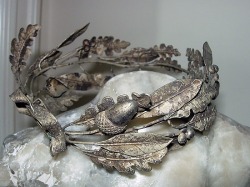 pearl-nautilus:  French Bridal Crown