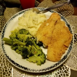 Tonight’s dinner slapped! Fried Tilapia, broccoli &