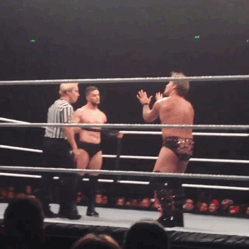 lasskickingwithstyle:Finn stealing Jericho’s scarf again in