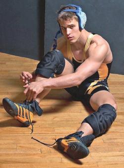 motox-ch:  hot wrestler