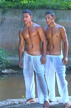 twinsbroetc:  The Andrus twins  send your submissions @ http://twinsbroetc.tumblr.com/submit