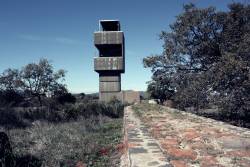 destroyed-and-abandoned:  Defunct Microwave Tower, Temecula CA