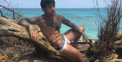 sportmen-bulge:  Men on the beach