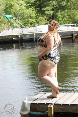 bigcutiemiley:  What better way to show off a belly than a bikini?