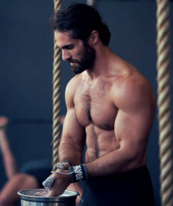 the-architect-rollins:  Can we all just appreciate how hard he