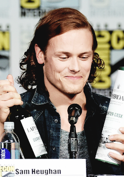 xitsamensworld: Sam Heughan | ‘Outlander’ Panel at Comic-Con.