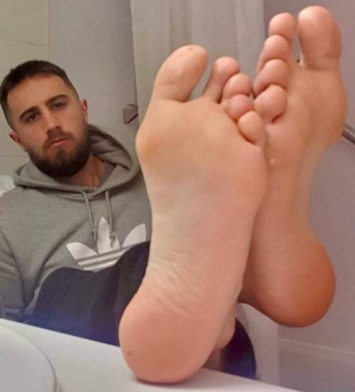 matimatiss:whitemalefeet:  Clean his sweaty feet with your tongue