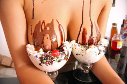 messyfoodsex:  hotterlunch:  Funny AND delicious  lovely pair