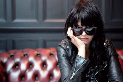 Alison Mosshart seems straight out of a cooler era All VintageBooty