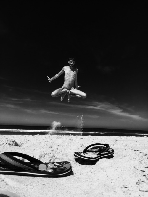 naturisteparis:  Naked beach