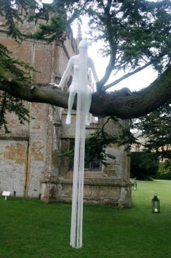 art-woonz:  Ghost Girl by London-based sculptor Kevin Francis