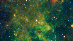 pictures-of-space:    Astronomers puzzle over a peculiar age-defying