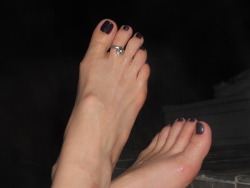 For those who requested if I ahve any toe ring pics.Â  I had posted this on some other blogs.Â  I hope you like it!