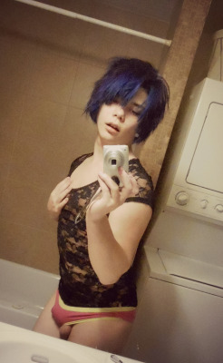 shilosinclair:  New selfies to show off my new hair. :3 