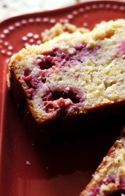 foodffs:  Raspberry Cornbread with Cornbread CrumbleReally nice