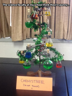 rage-comics-base:  Chemistry lab Christmas tree…http://rage-comics-base.tumblr.com