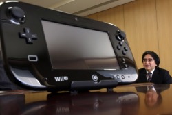 warumonols:  captainsnoop:  Satoru Iwata unveils the Wii U XL. 