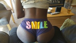 ebonywankbank:  daddysbunnii:  Smile ( photo cred. alexanderthafuckinggreat