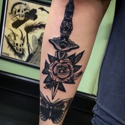 moshpits-n-pizza:  joeellistattooer:  Dagger on the shin. Mandatoryrain@hotmail.co.uk